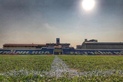 CLB Thanh Hóa sửa mặt sân khi V-League tạm nghỉ