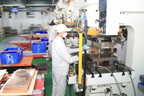 Doanh nghiệp công nghiệp: Nỗ lực vượt khó