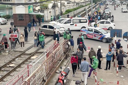 Cần xử lý vi phạm trước cổng bệnh viện
