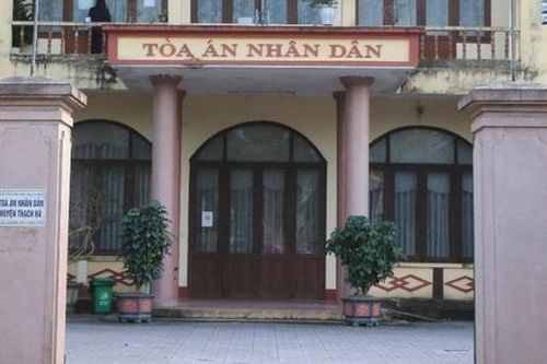 Chuyện lạ: Vợ chồng ly hôn và đòi tòa bắt hết cá dưới hồ lên chia đôi