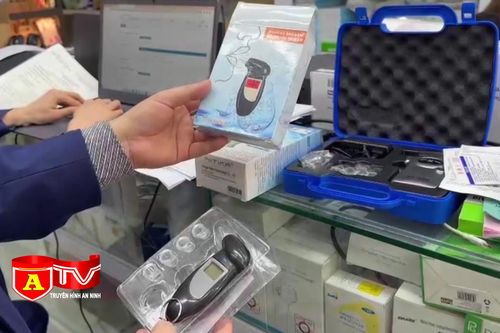 Phát hiện cơ sở kinh doanh 'máy đo nồng độ cồn' không rõ nguồn gốc