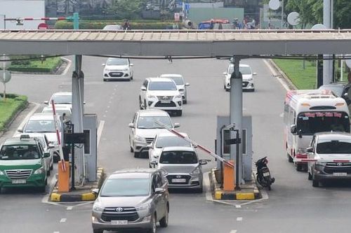 Bộ GTVT nói gì về đề xuất triển khai thu phí không dừng tại các cảng hàng không?
