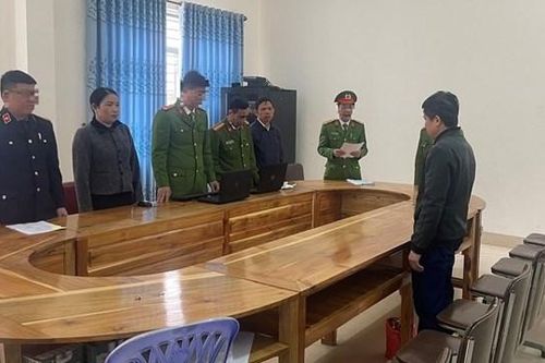 'Ăn chặn' gần 200 triệu đồng, một hiệu trưởng bị khởi tố