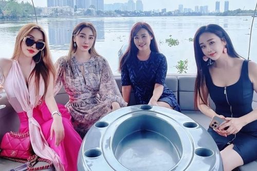 Hoa hậu Ham So Won cùng chồng con tới sống ở TP.HCM