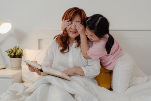 Các bà mẹ trẻ tìm cách tăng thời gian đọc sách cho bản thân
