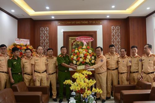 Lãnh đạo Công an TP Đà Nẵng thăm, chúc mừng ngày truyền thống lực lượng Cảnh sát giao thông