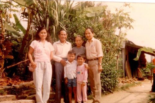 Ngàn trang thư thấm đẫm tình cha