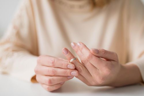Tất tần tật cách xử lý nhẫn cưới sau ly hôn