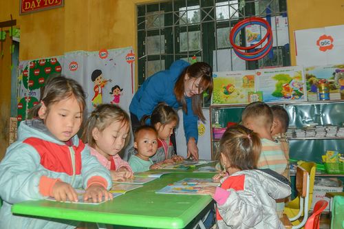 Trường vùng khó canh cánh nỗi lo phổ cập mầm non trẻ 3, 4 tuổi