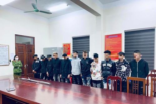 Người đàn ông chở theo con nhỏ vẫn hỗn chiến với nhóm thanh niên