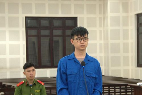 'Nghịch tử' đâm cha, đánh mẹ