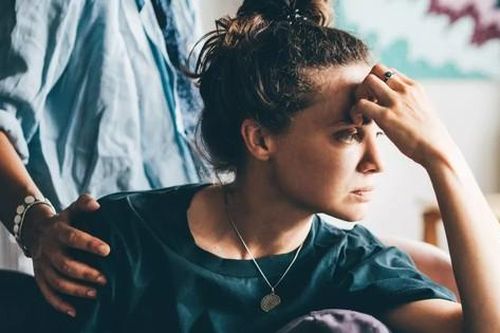 Căng thẳng có lây được không?