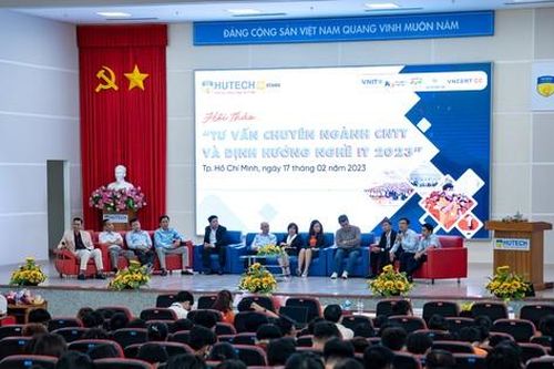 Sinh viên HUTECH tìm hiểu triển vọng nghề IT và bí quyết trở thành kỹ sư giỏi cùng chuyên gia