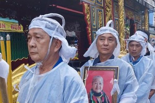 Giây phút tiễn đưa nghệ sĩ Thiên Kim về nơi an nghỉ cuối cùng