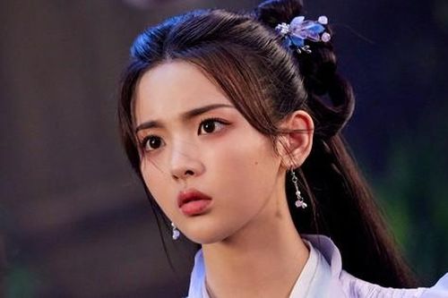 Nữ diễn viên diễn cảnh bị đâm như buồn ngủ