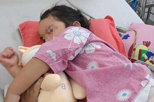 Bé gái 4 tuổi nguy kịch vì viêm cơ tim tối cấp
