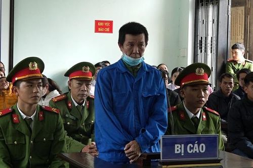 Lĩnh 7 năm tù vì dùng rựa chém vào đầu người khác