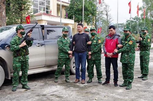 Triệt phá hai đường dây đưa đón người xuất nhập cảnh trái phép