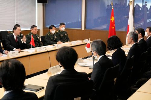 Nhật Bản-Trung Quốc nhất trí tạo thuận lợi cho liên lạc quốc phòng