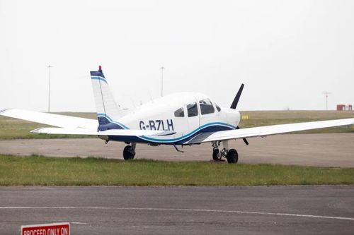 Sau khi hạ cánh, phi công bất ngờ phát hiện thầy hướng dẫn bay đã tử vong
