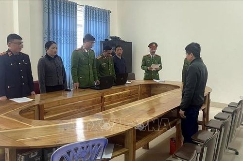 Bắt tạm giam nguyên Hiệu trưởng Trường Phổ thông dân tộc bán trú Tiểu học Tà Cạ