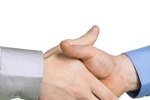 Dấu hiệu nhận biết một người sống thọ qua cái bắt tay