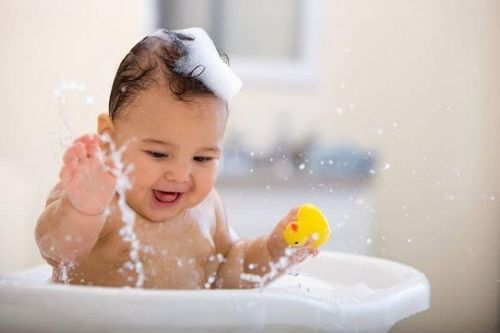7 sai lầm thường gặp khi tắm cho trẻ mà cha mẹ nên biết