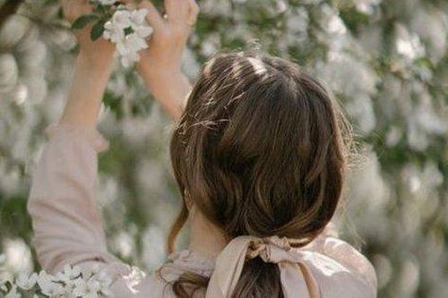 Vợ cũ liên tục nhắn tin nhờ chồng tôi mua trà sữa mang đến tận nhà