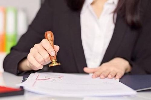 Năm 2023, muốn chứng thực sơ yếu lý lịch để xin việc thì làm ở đâu?