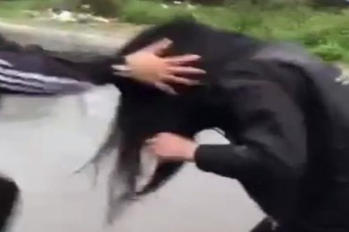 Nhóm nữ sinh bị khởi tố vì tội 'cướp tài sản': Hệ lụy từ những nội dung độc hại trên mạng xã hội?