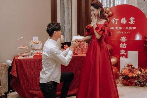 Cô gái 'méo mặt' vì sự cố khi được cầu hôn và 4 bí quyết chọn nhẫn cưới