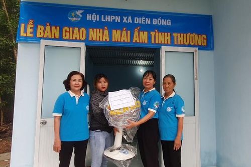 Trao 'Mái ấm tình thương' cho hội viên phụ nữ khó khăn