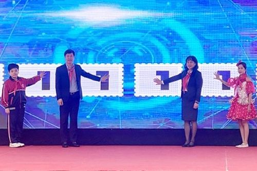 Thi và sưu tập tem bưu chính về Tổ quốc Việt Nam