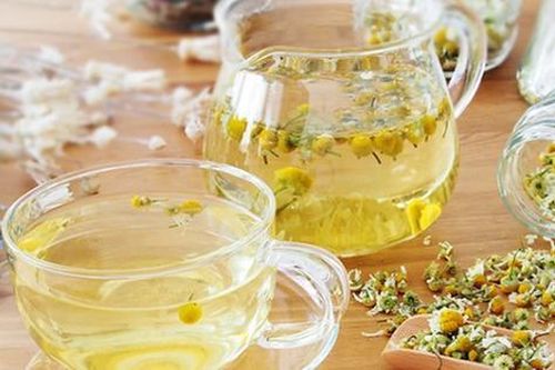 Tác dụng của trà hoa cúc đối với da và tóc