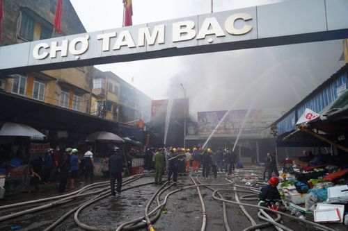 775 tiểu thương được hỗ trợ 7,6 tỷ đồng sau vụ cháy chợ Tam Bạc
