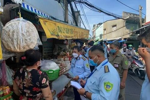 'Giơ cao đánh khẽ', vỉa hè vẫn bị lấn chiếm
