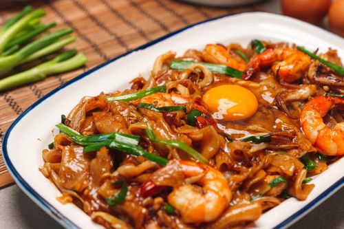 Cách làm phở xào 'Mặt Trăng' của Singapore