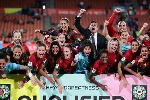 Ronaldo chúc mừng đối thủ của tuyển nữ Việt Nam ở World Cup 2023