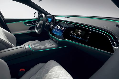 Mercedes-Benz E-Class 2024 sẽ có màn hình siêu rộng, tích hợp TikTok