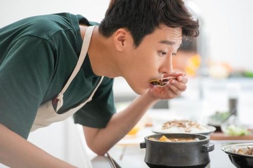 Những người đàn ông nghỉ việc, ở nhà nội trợ
