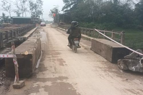 Nghệ An: 'Thót tim' mỗi khi đi qua cầu Văn Sơn