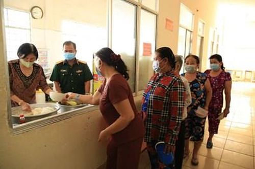 Bếp ăn thắm tình quân dân