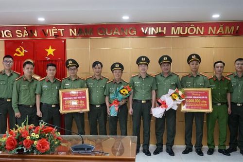 UBND TP Đà Nẵng khen thưởng các đơn vị có thành tích bắt giữ người nước ngoài có lệnh truy nã quốc tế