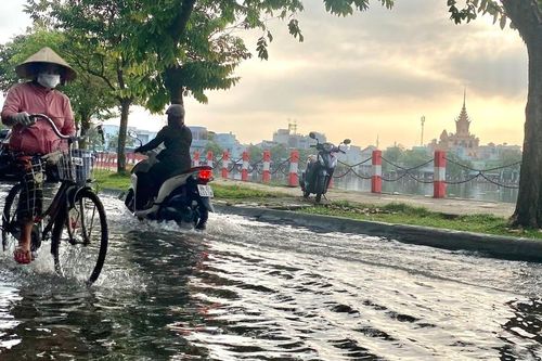 ĐBSCL: Sóng lớn, nước dâng, đường ngập trong mùa khô