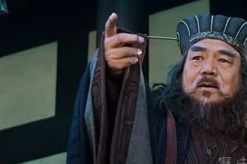 Phát hiện mộ cha nuôi Điêu Thuyền, ngỡ ngàng thấy cảnh tượng này