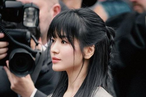 Song Hye Kyo xuất hiện cực sang chảnh và xinh đẹp tại sự kiện thời trang