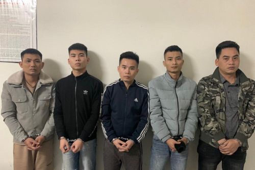 Bắt 5 người liên quan ma túy tại quán karaoke