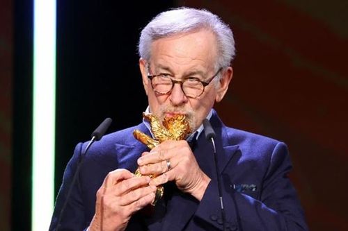 Đạo diễn Steven Spielberg nhận giải Gấu vàng danh dự tại Liên hoan phim Berlin