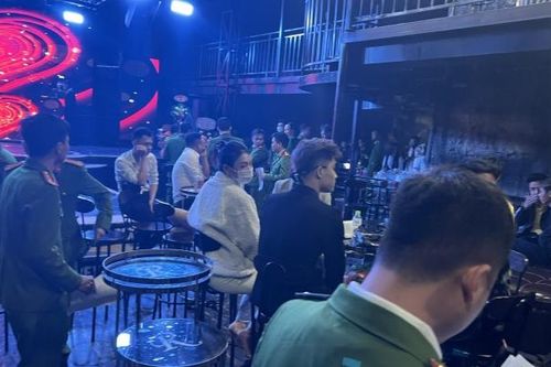 Kiểm tra quán bar Rex phát hiện 13 khách dương tính với ma túy