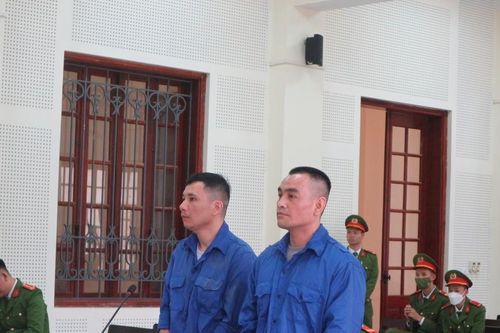 Giấu ma túy ở cột biển báo giao thông để khách đến lấy